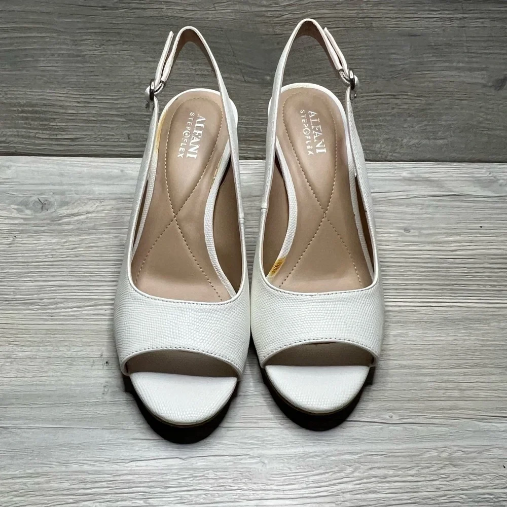 NWT Alfani Florraap white snake skin embossed sling back block heel size 8.5